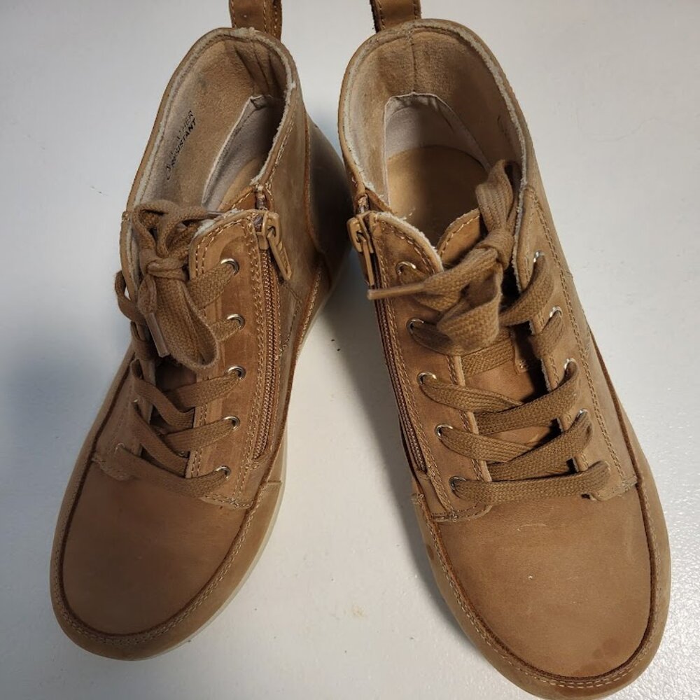 VIONIC WOMENS LEATHER BOOTIE SIZE 9.5